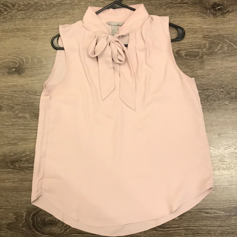 NEW w/o tags H&M dusty pink blouse with tie. US 4